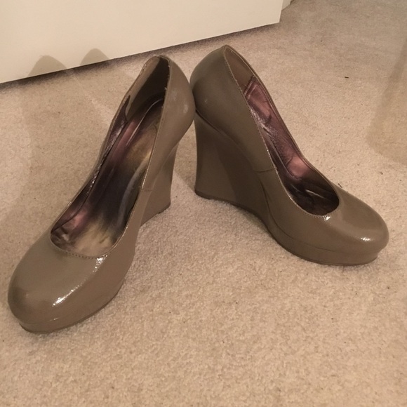 Forever21 patent leather taupe wedge heels - Picture 2 of 5